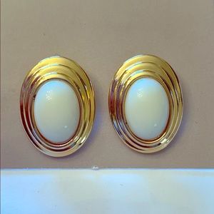 ⛲️vintage avon earrings ⛲️